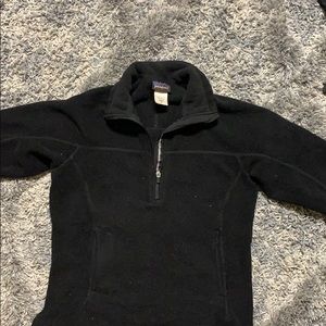Black patagonia pullover